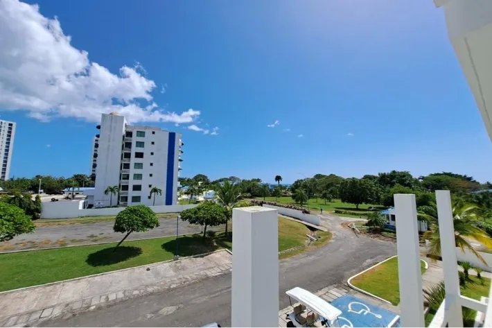 Repossessed apartment for sale in PH Town Center, Playa Blanca