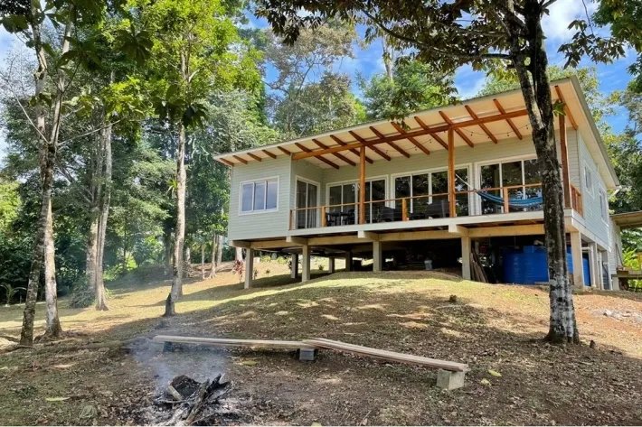 Casa amoblada en venta en Bocas del Toro
