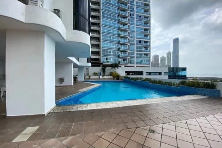 Alquiler de apartamento amoblado en Avenida Balboa, Panamá