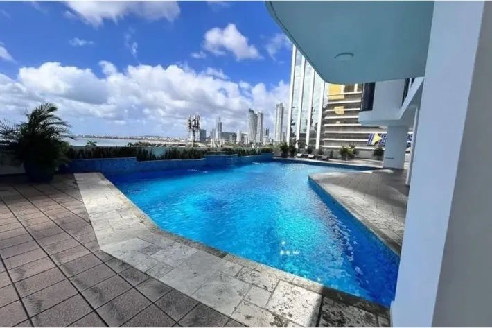 Alquiler de apartamento amoblado en Avenida Balboa, Panamá
