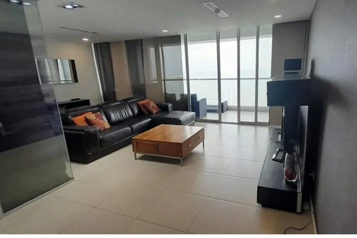 Venta de apartamento con vista al mar en Avenida Balboa, Panamá