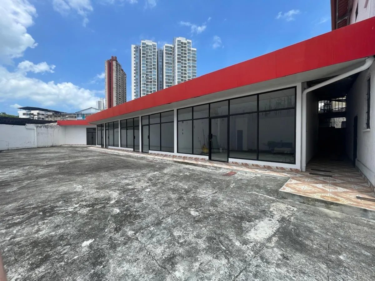 Venta de Plaza Comercial en Parque Lefevre