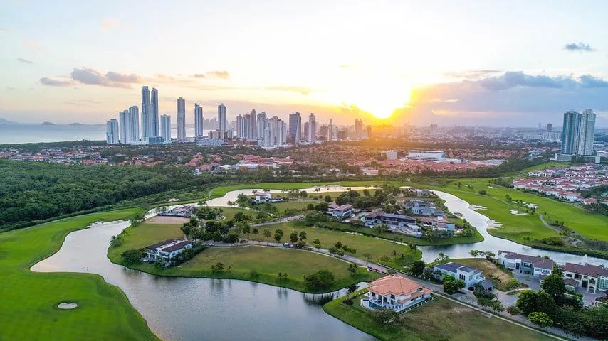 Single Family Attached For Sale in Santa María Country & Club