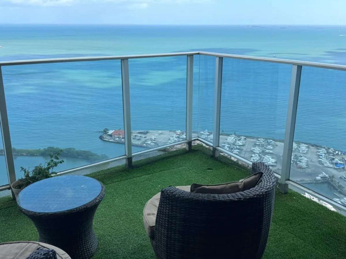 Apartamento amoblado con vista al mar, Avenida Balboa