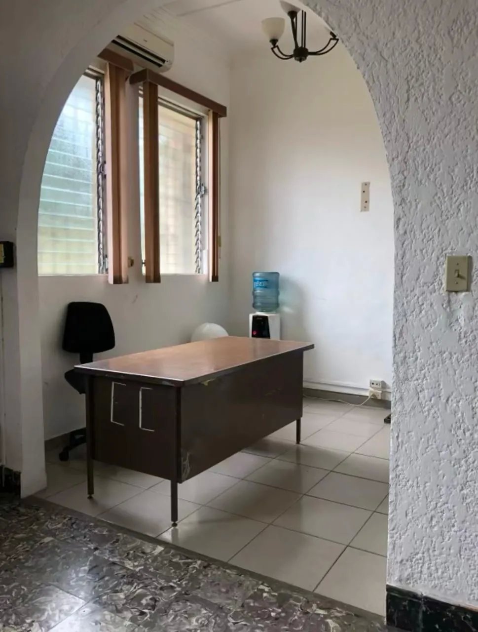 Alquiler de oficina en Perejil, Calidonia