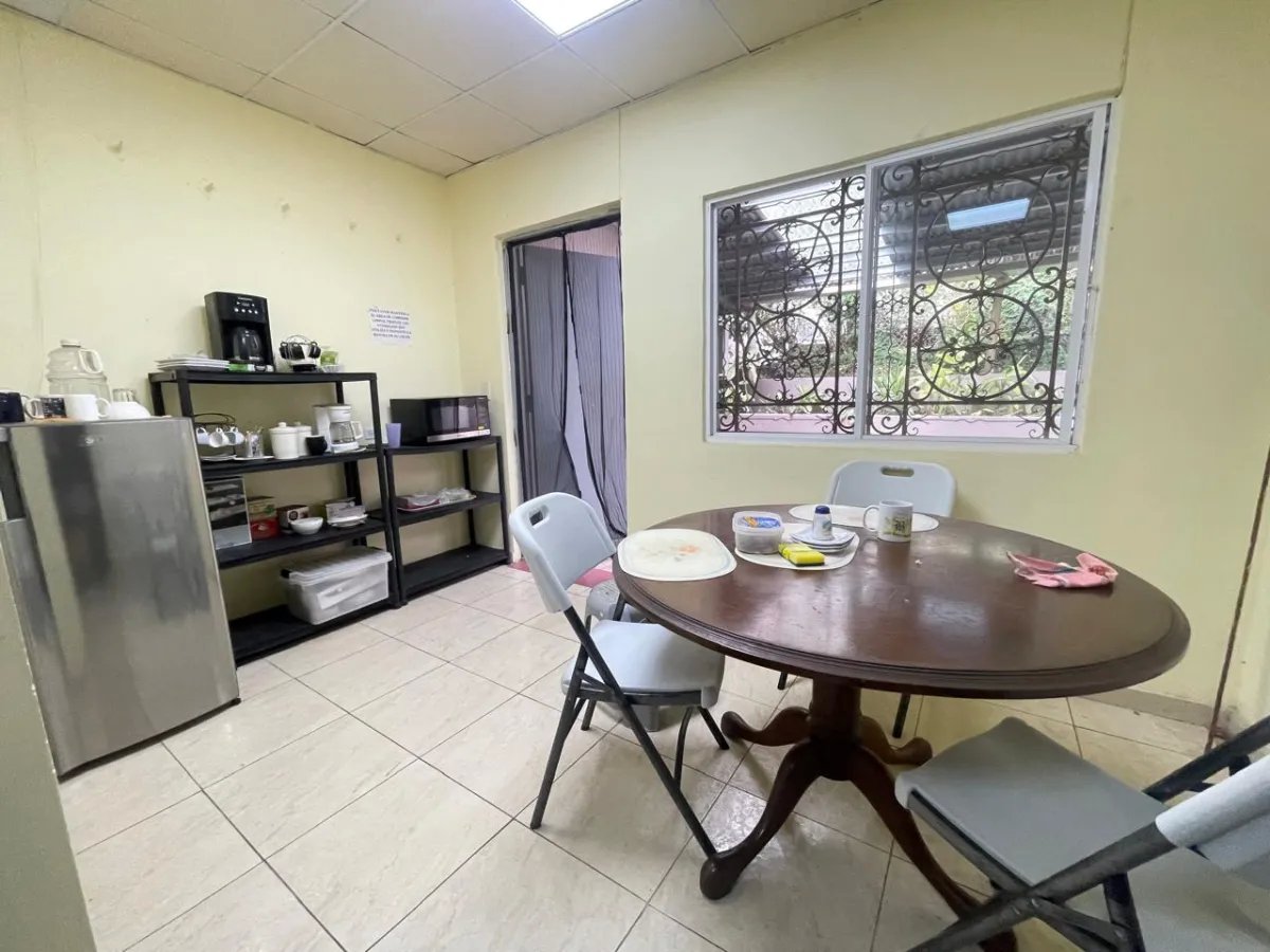 Alquiler de Casa Comercial Amoblada en Alameda