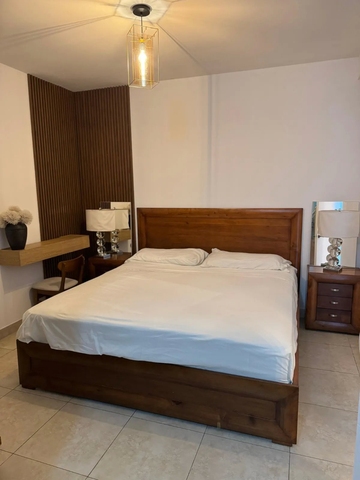 Se alquila apartamento amoblado moderno, en la Av. Balboa