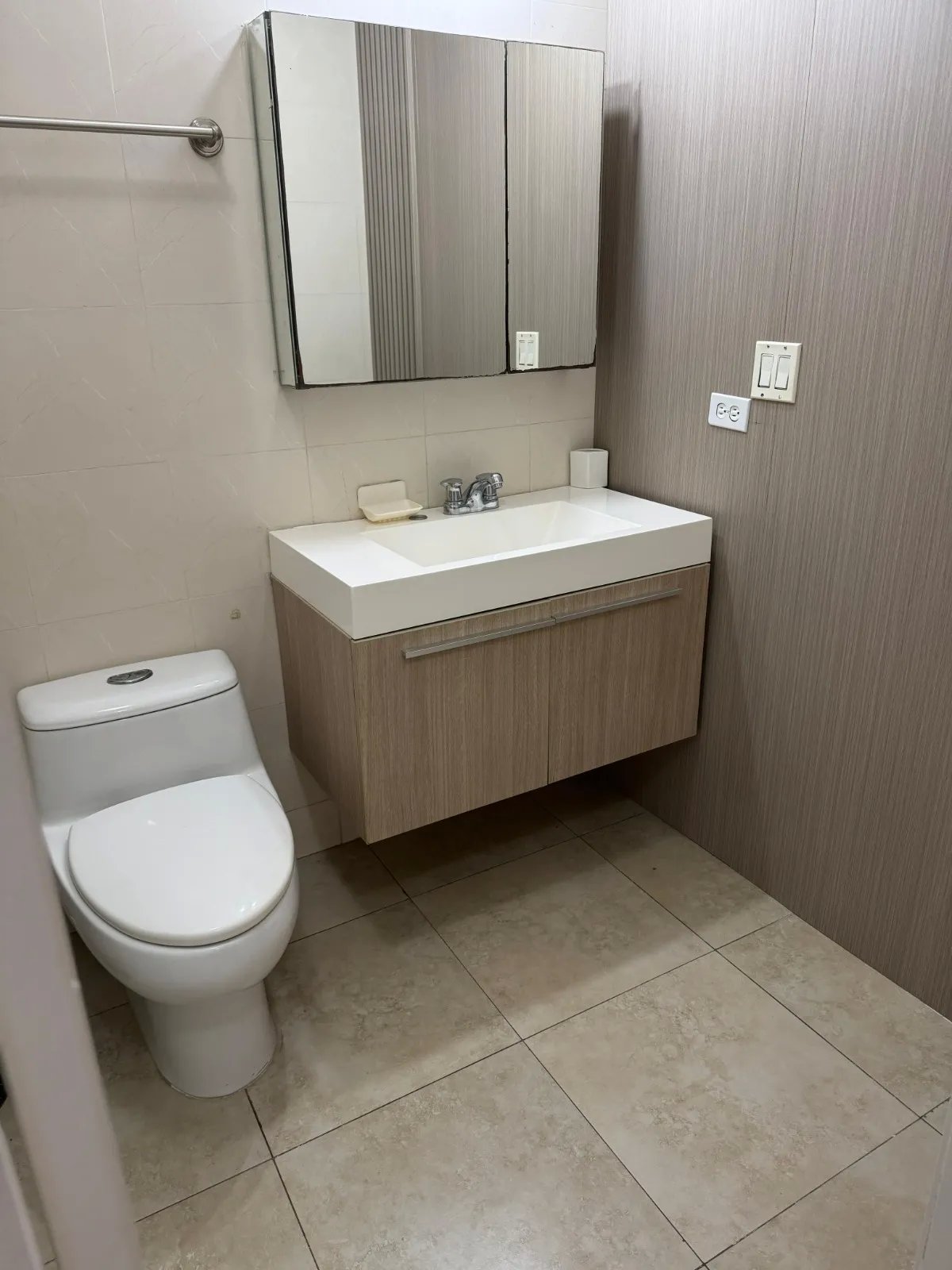 Apartment For Rent in Avenida Balboa
