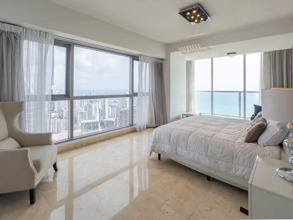 Apartment For Sale in Avenida Balboa