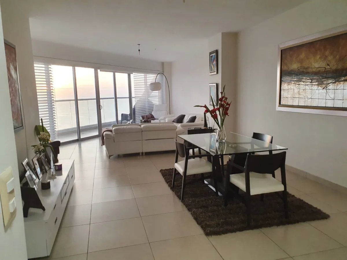 Alquiler de apartamento en Avenida Balboa, Panamá