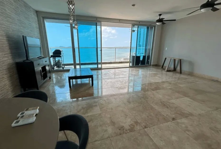 Alquiler de apartamento semi amoblado en Punta Pacifica, Panamá