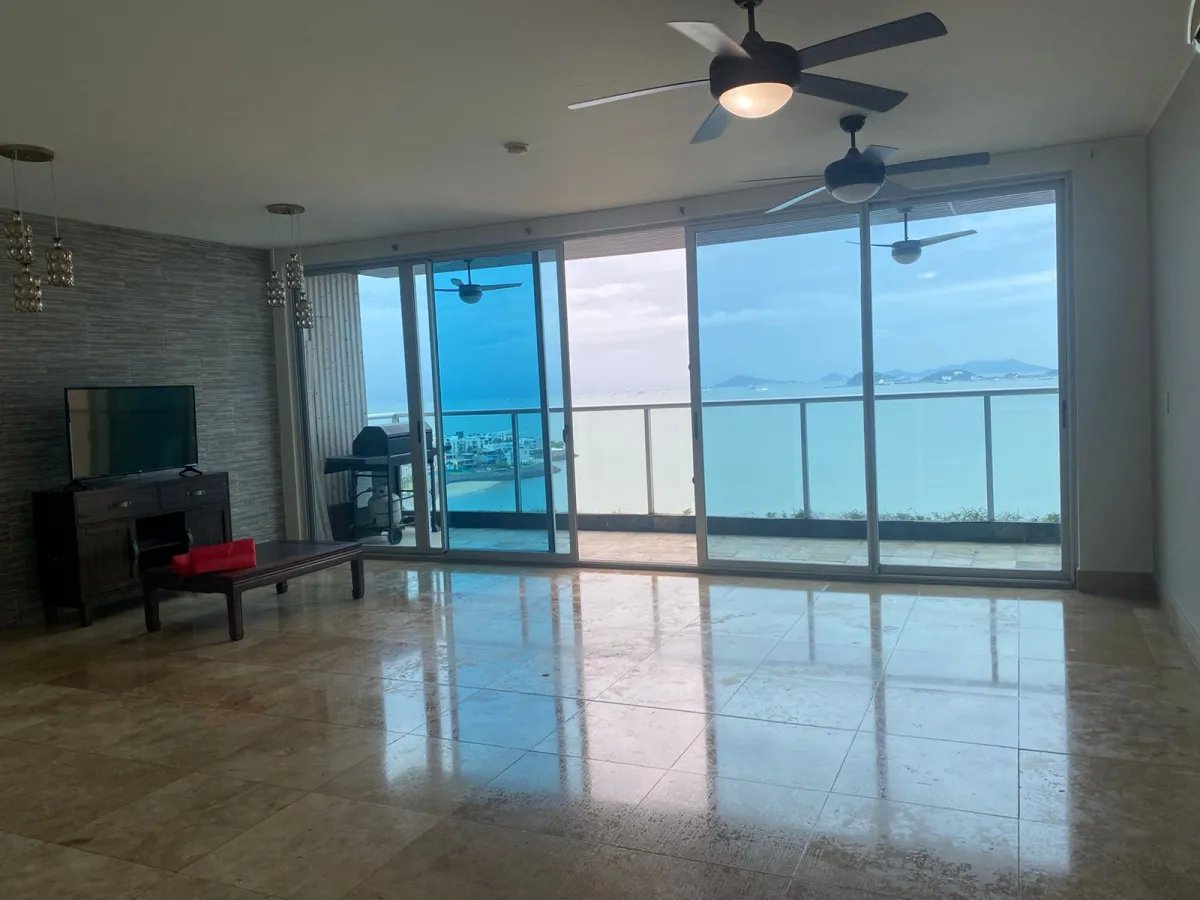 Alquiler de apartamento semi amoblado en Punta Pacifica, Panamá