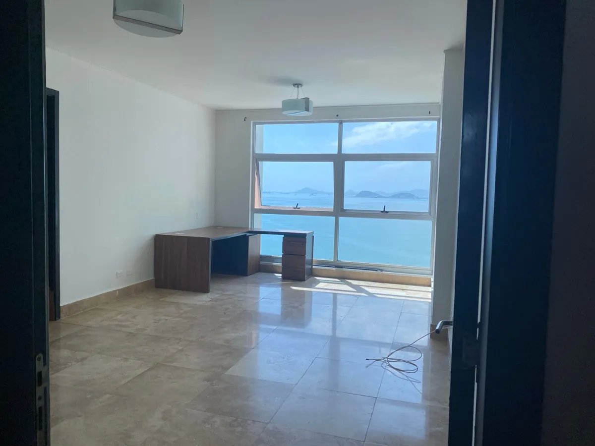 Alquiler de apartamento semi amoblado en Punta Pacifica, Panamá