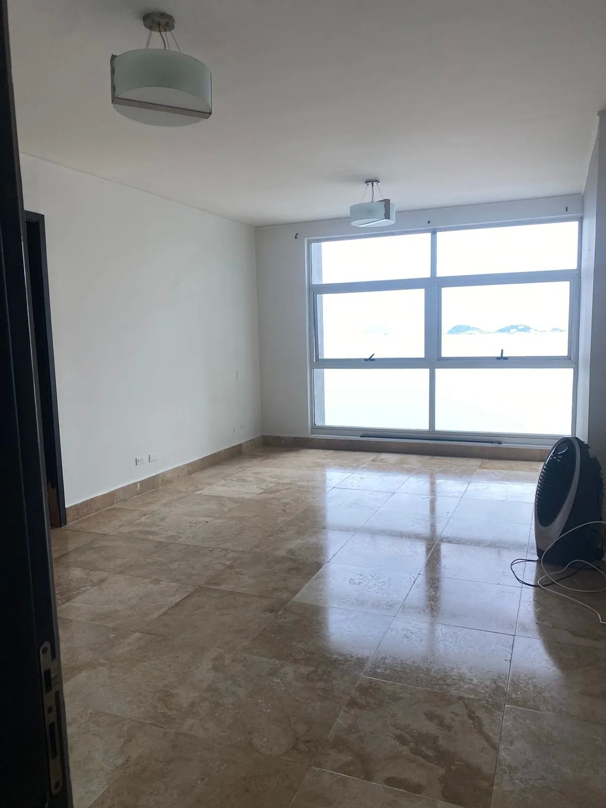 Alquiler de apartamento semi amoblado en Punta Pacifica, Panamá