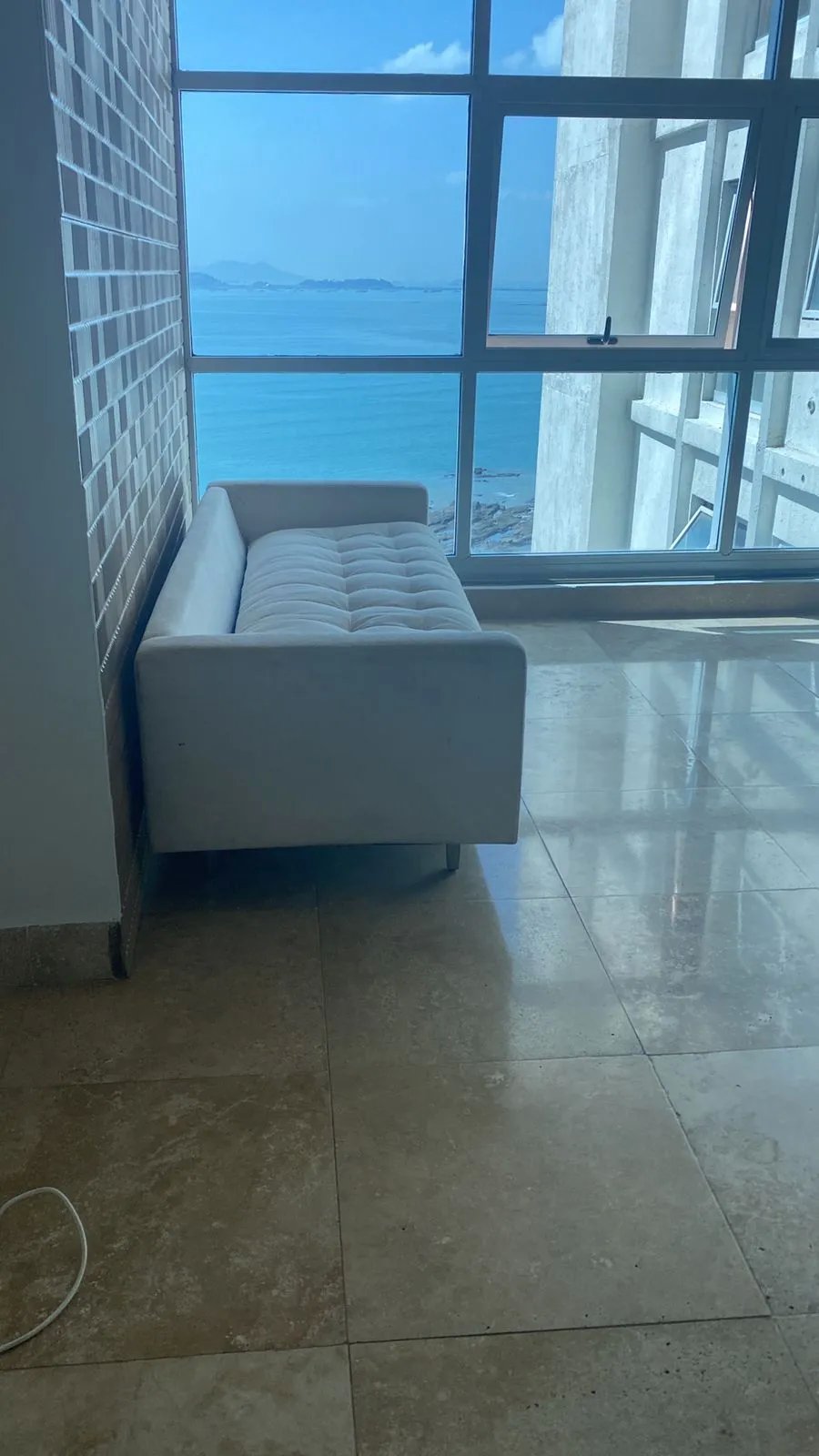 Alquiler de apartamento semi amoblado en Punta Pacifica, Panamá