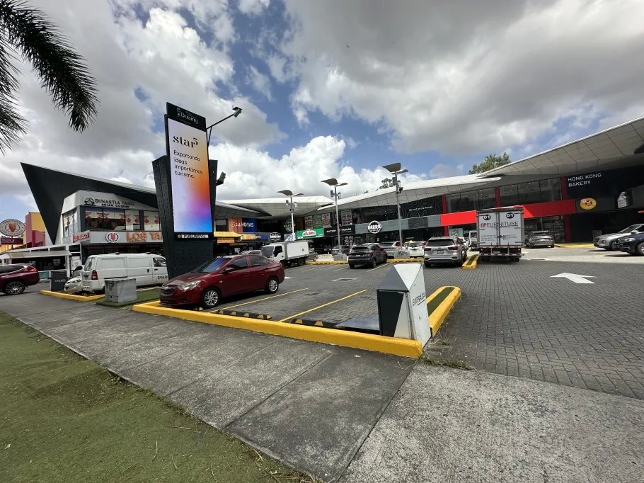 Alquiler de local comercial en Plaza Ocean Drive, Costa del Este