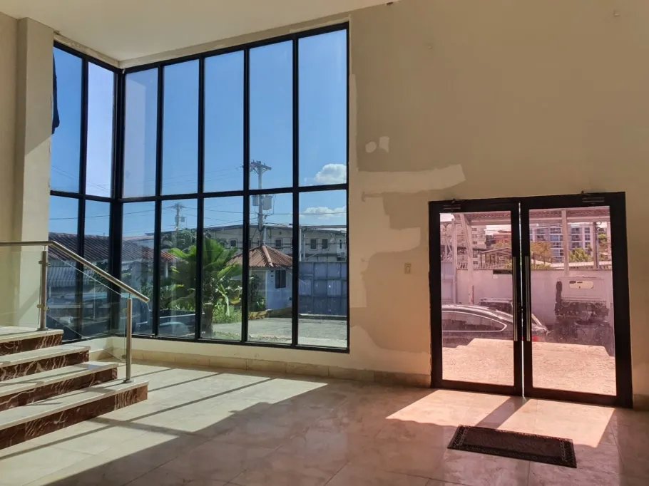 Se vende bodega en El Crisol, José Domingo Espinar
