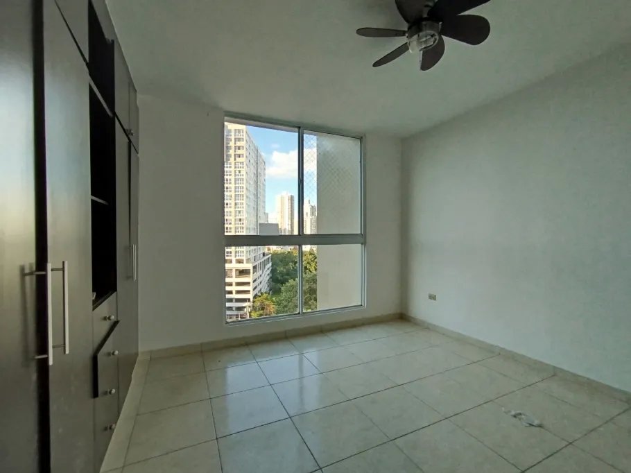 Apartamento en venta cerca de Parque Omar, Panamá
