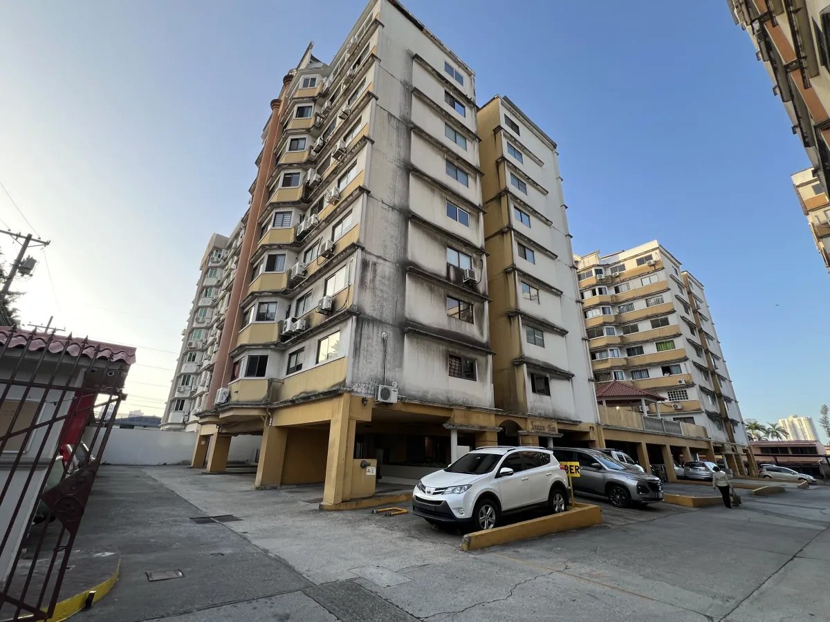 Apartment For Sale in Parque Lefevre