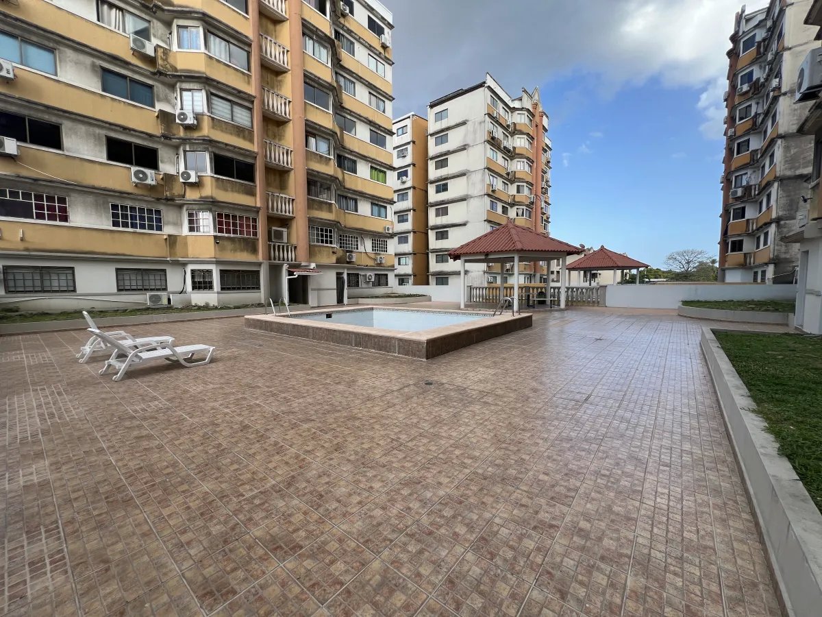 Apartment For Sale in Parque Lefevre