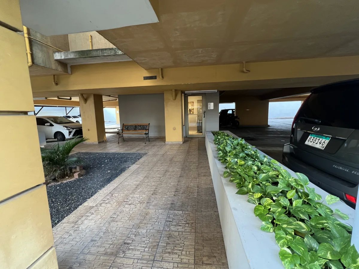 Apartment For Sale in Parque Lefevre