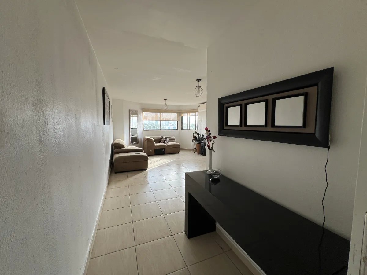 Apartment For Sale in Parque Lefevre