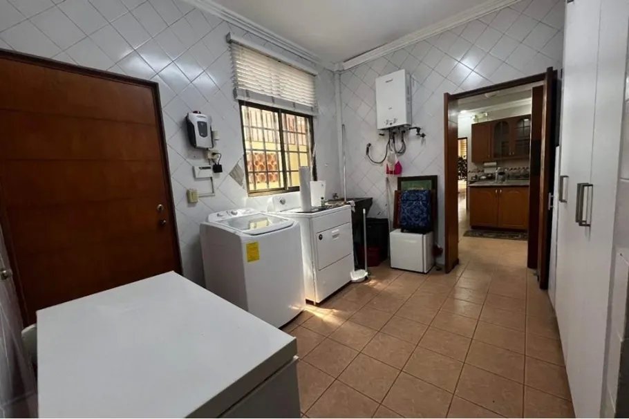 Venta de casa en Betania, PH. Castellanos, Apartamento A / 310m2