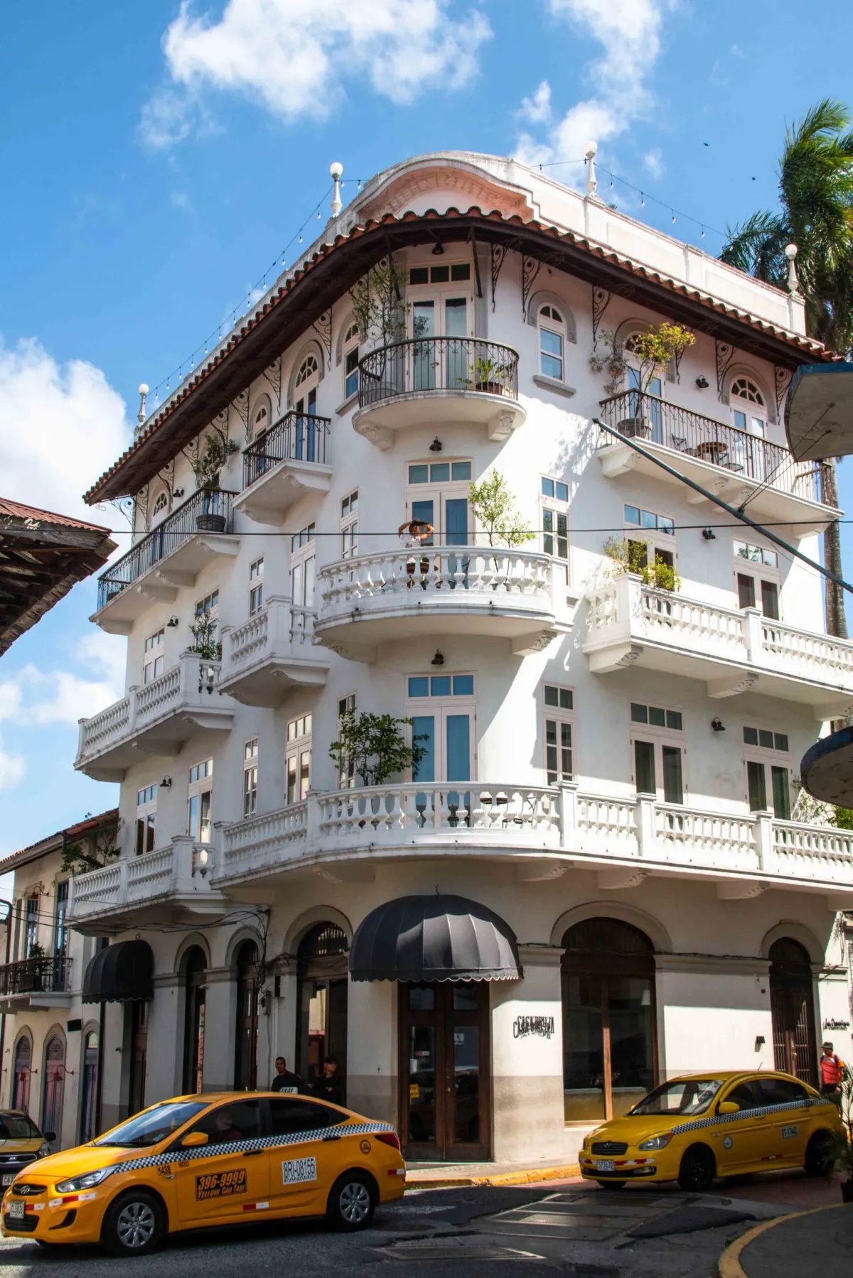 Apartment For Sale in Casco Antiguo