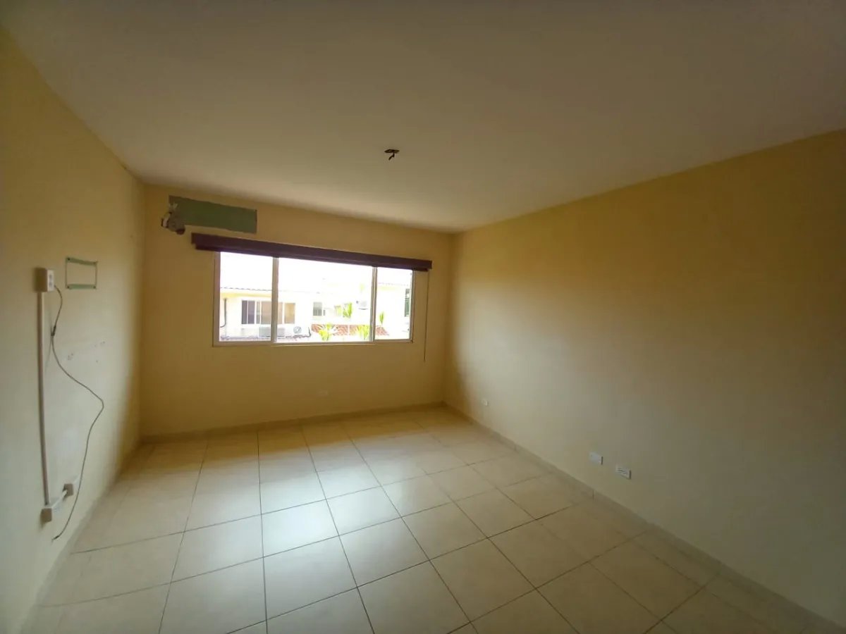 Venta de casa reposeída en Villas del Golf, Villa Lucre, Panamá