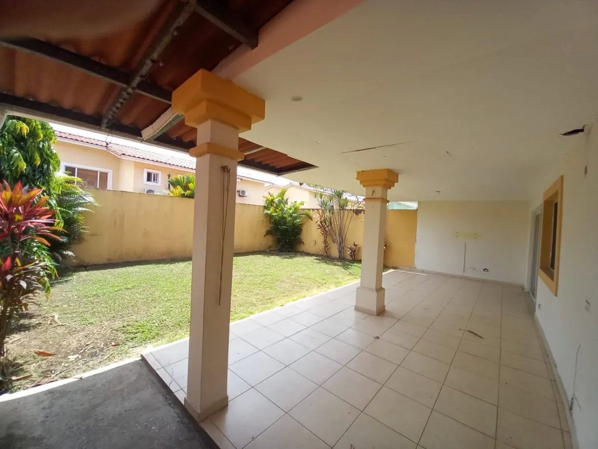 Venta de casa reposeída en Villas del Golf, Villa Lucre, Panamá