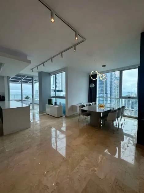 Venta de apartamento en Avenida Balboa, Panamá