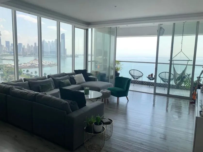 Venta de apartamento amoblado en Avenida Balboa, Panamá