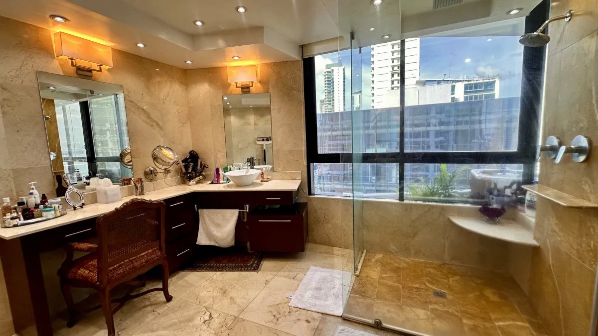 Se vende apartamento en Avenida Balboa, Panamá