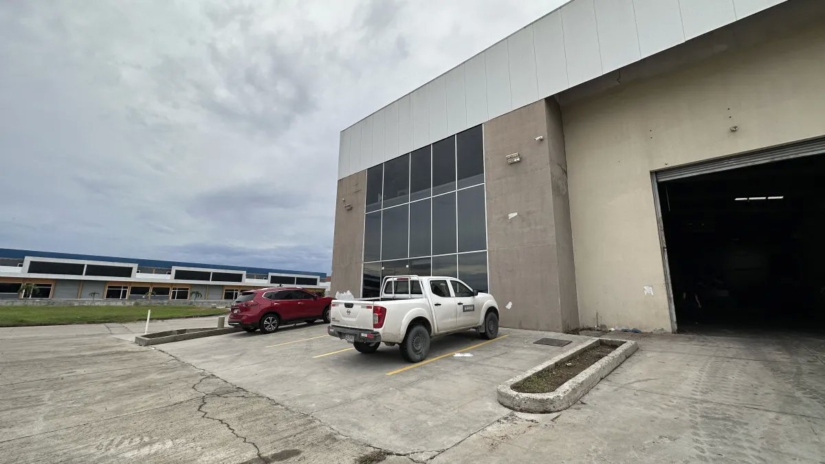 Se alquila galera en Parque Industrial de las Américas