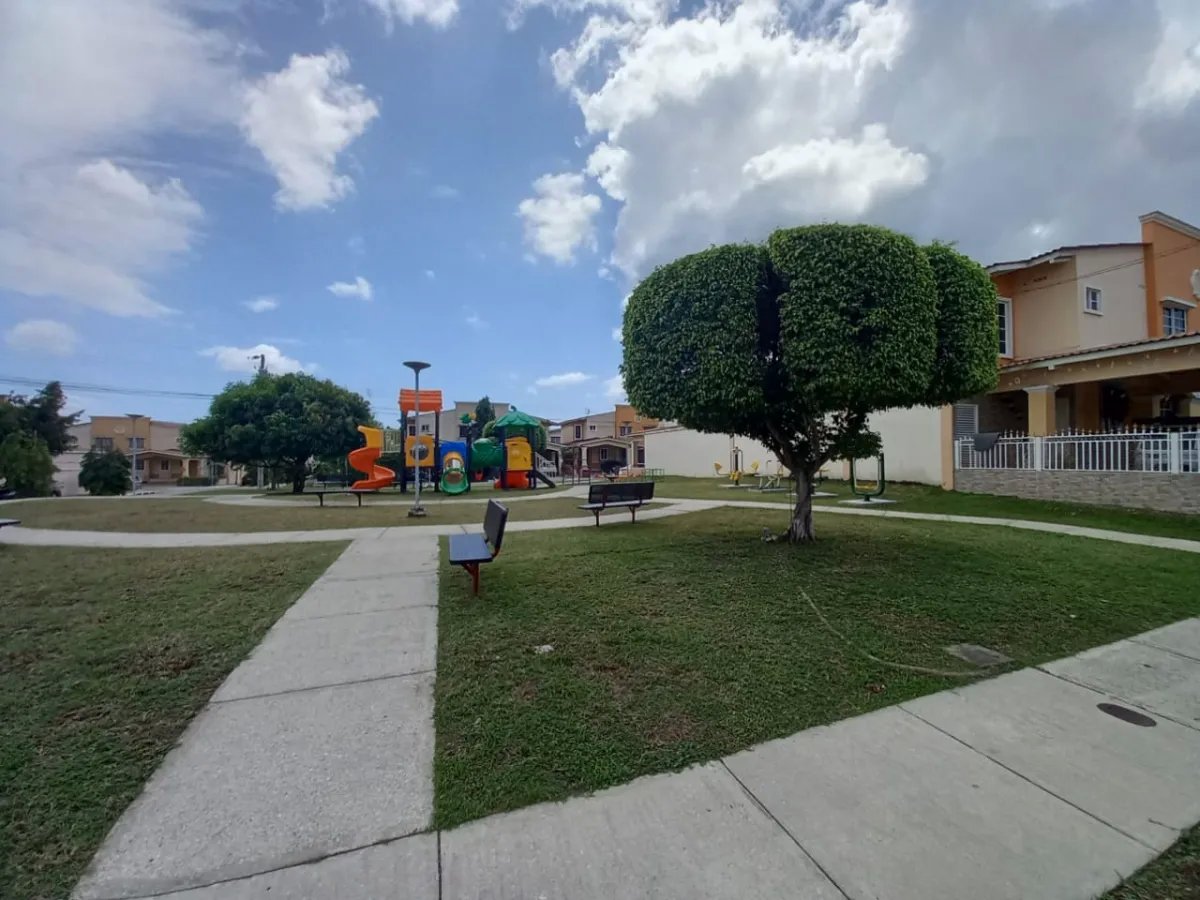 Venta de casa reposeída en Villa Lucre, Paseo Real