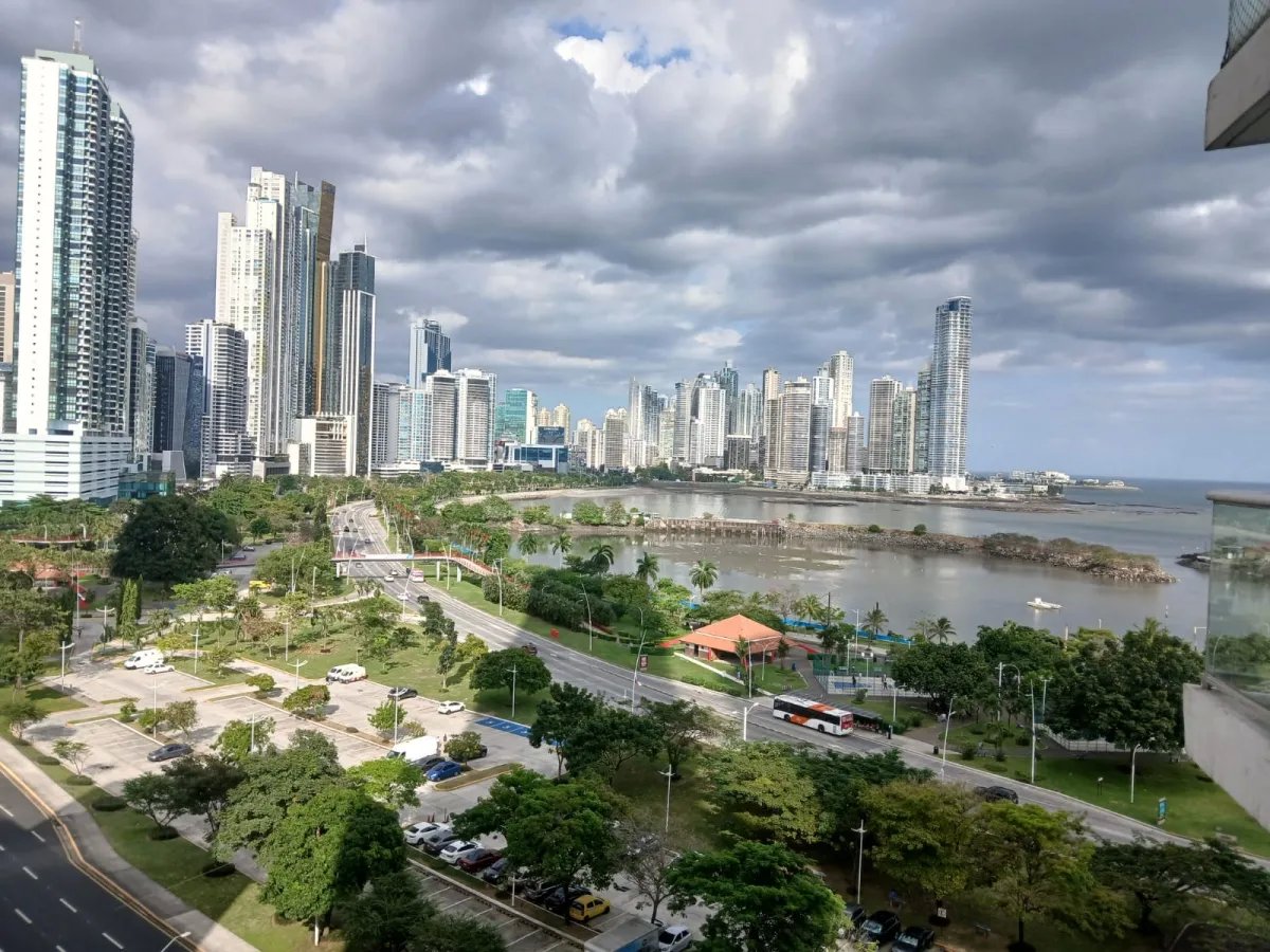 Apartamento amoblado en alquiler en Av. Balboa