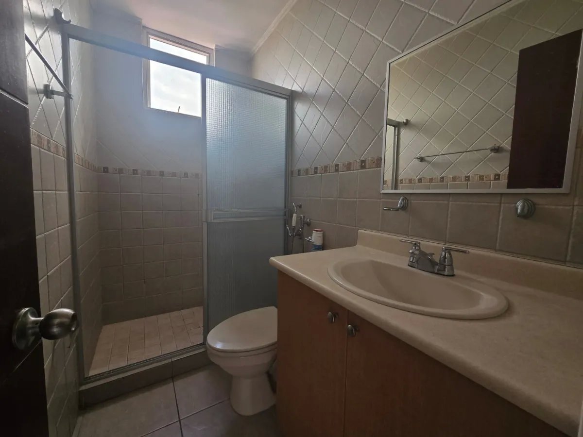 Venta de hermoso apartamento en P.H. Green Bay en Costa Del Este ( B/ 190,000)