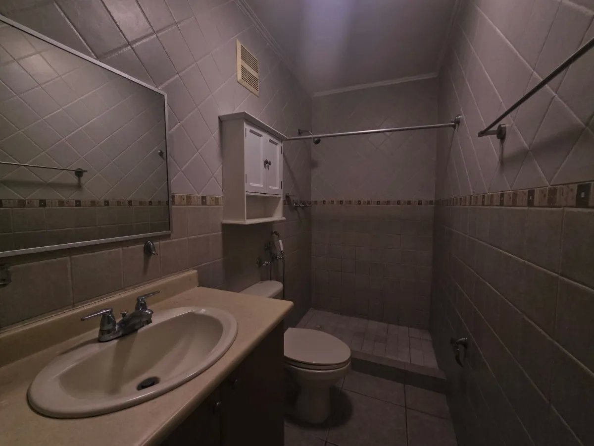 Venta de hermoso apartamento en P.H. Green Bay en Costa Del Este ( B/ 190,000)