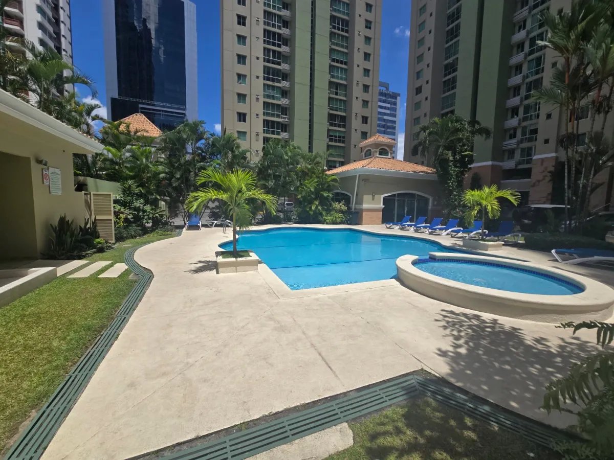 Venta de hermoso apartamento en P.H. Green Bay en Costa Del Este ( B/ 190,000)