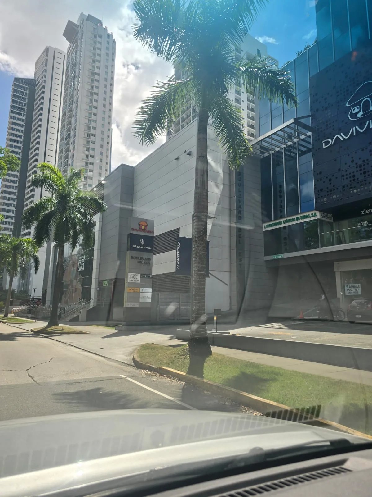 Venta de hermoso apartamento en P.H. Green Bay en Costa Del Este ( B/ 190,000)