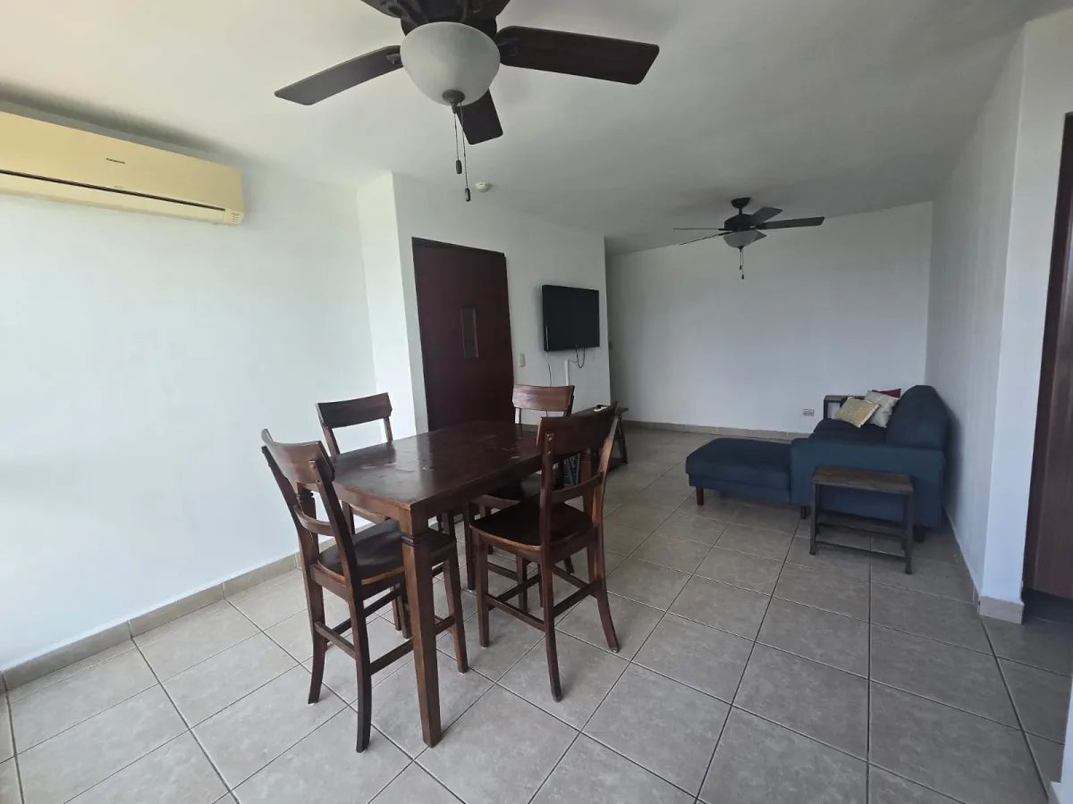 Venta de hermoso apartamento en P.H. Green Bay en Costa Del Este ( B/ 190,000)