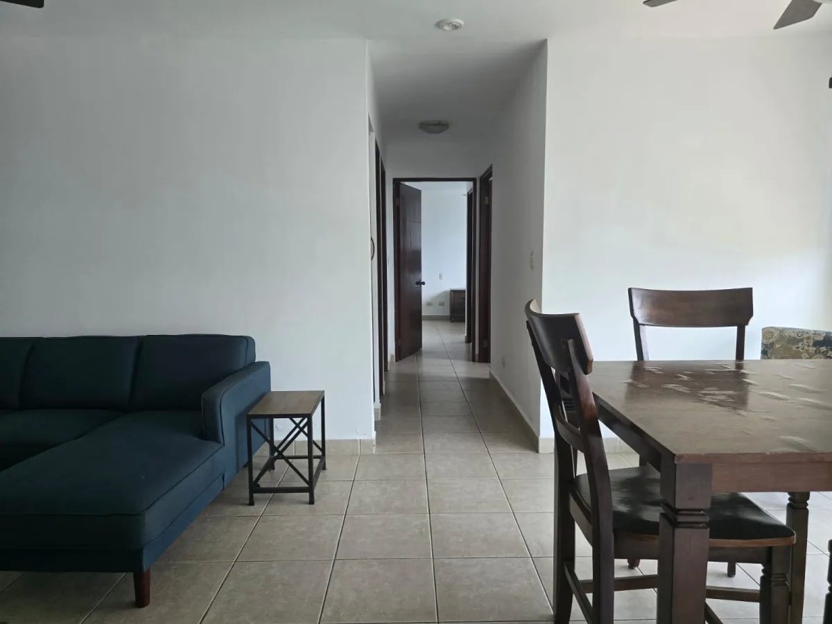 Venta de hermoso apartamento en P.H. Green Bay en Costa Del Este ( B/ 190,000)