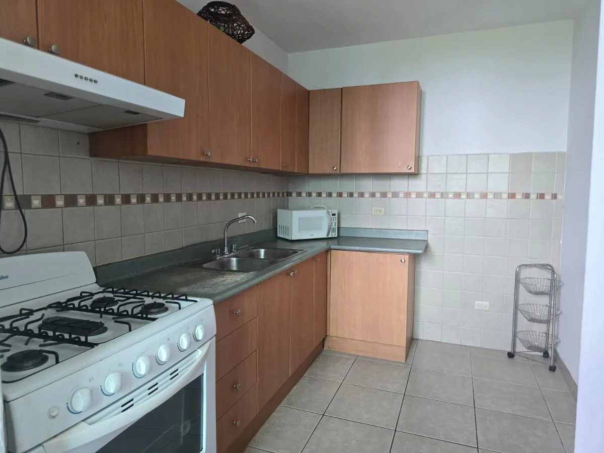 Venta de hermoso apartamento en P.H. Green Bay en Costa Del Este ( B/ 190,000)