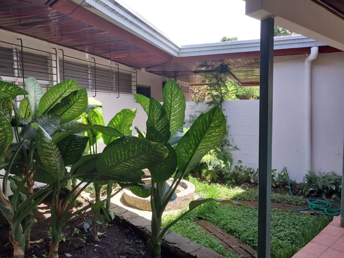 Se vende hermosa casa en b/ 399,000