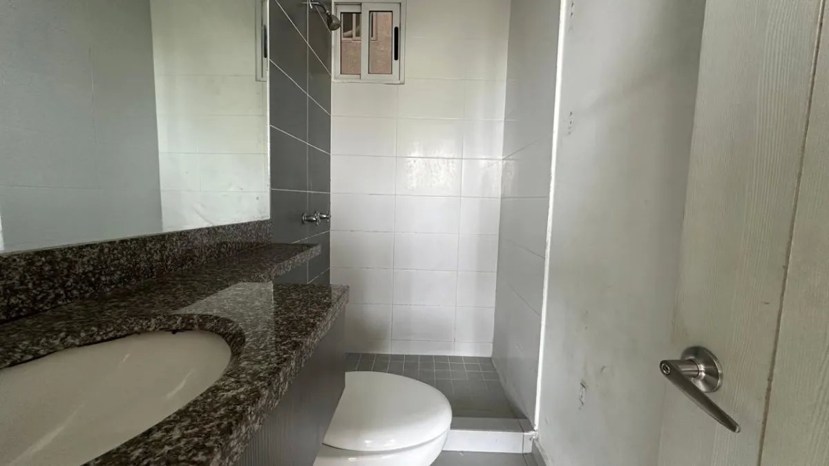 Se vende apartamento reposeído en Condado del Rey, Panamá