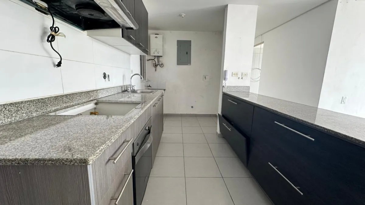 Se vende apartamento reposeído en Condado del Rey, Panamá
