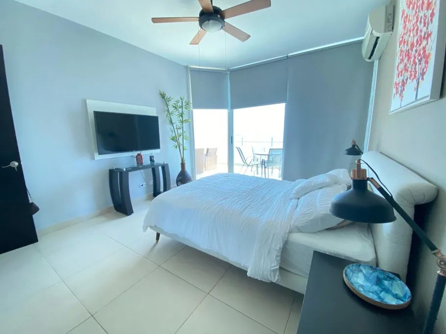 Alquiler de apartamento en Avenida Balboa, frente al mar