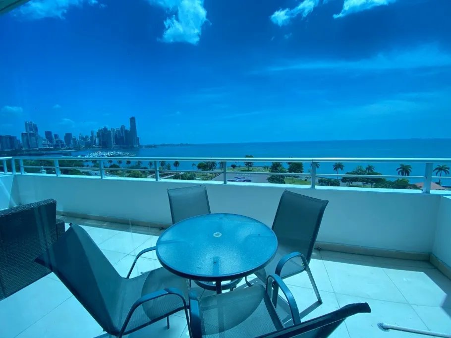 Alquiler de apartamento en Avenida Balboa, frente al mar