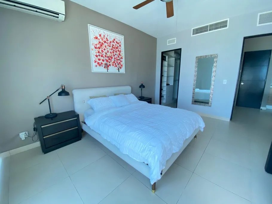 Alquiler de apartamento en Avenida Balboa, frente al mar
