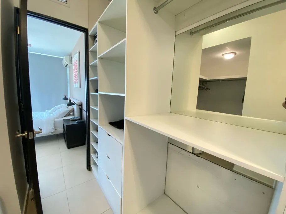 Alquiler de apartamento en Avenida Balboa, frente al mar